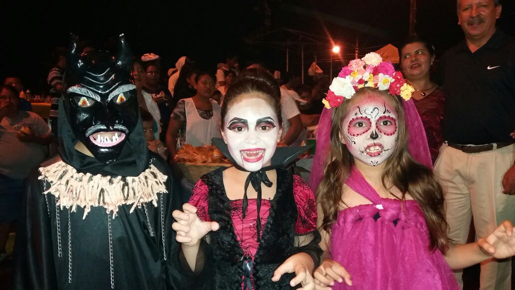 Las fiestas de los ahuizotes en Masaya atraen a niños y adultos que disfrutan de las tradiciones, los mitos y leyendas nicaragüenses. Foto: A. Silva.