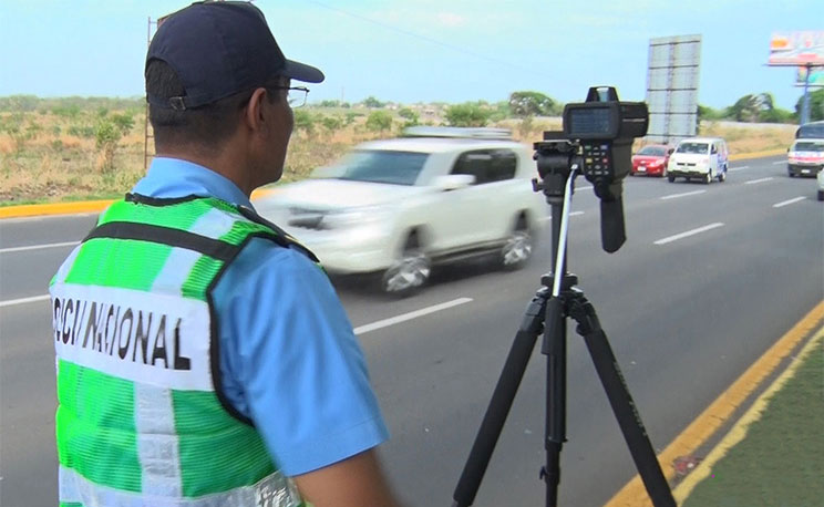 Agentes de tránsito de la Policía de Nicaragua multarán a los conductores que pasen los noventa kilómetros por hora. Foto: tomada de NuevaYa