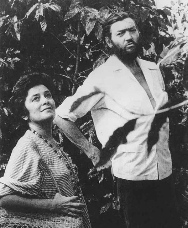Fue amiga de Julio Cortázar, a quien recibió en su casa luego del triunfo de la Revolución Sandinista
