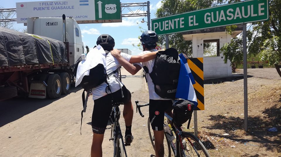 Ciclista guatemalteco Andrés Fonseca no pudo ingresar a Nicaragua. Foto: Resistencia Centroamericana