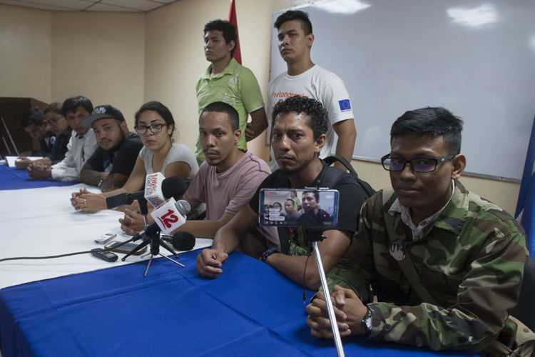 Estudiantes de la UNAN-Managua exigen destitución de UNEN y nuevas elecciones. Foto Jader Flores/ LA PRENSA