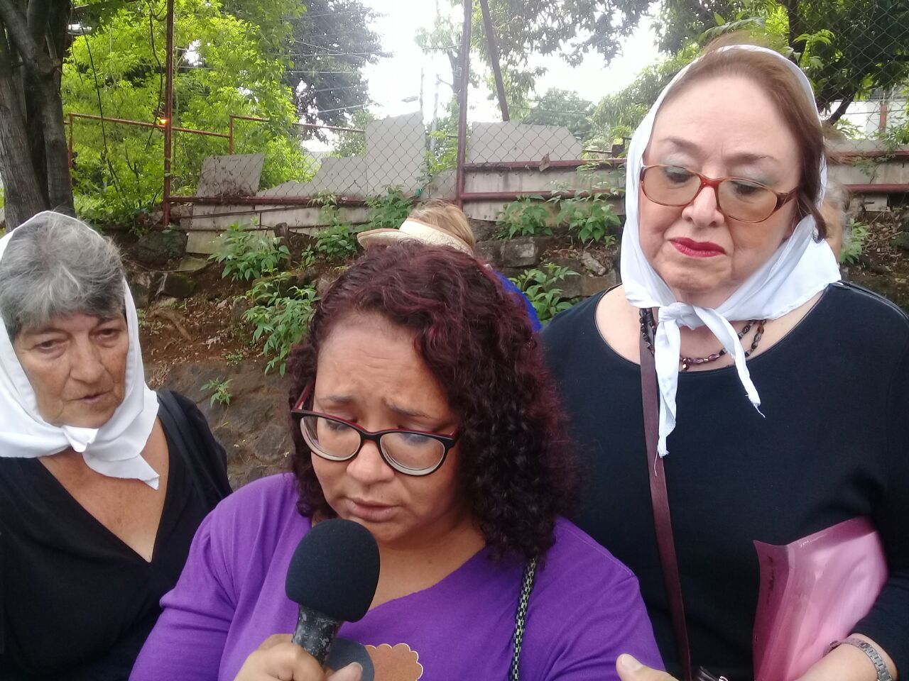 Arlen Cerda leyendo la carta enviada por las "Madres de la Plaza de Mayo de Argentina", quienes se solidarizan con las madres nicaraguenses que perdieron a sus hijos. Foto: A. Mogollón