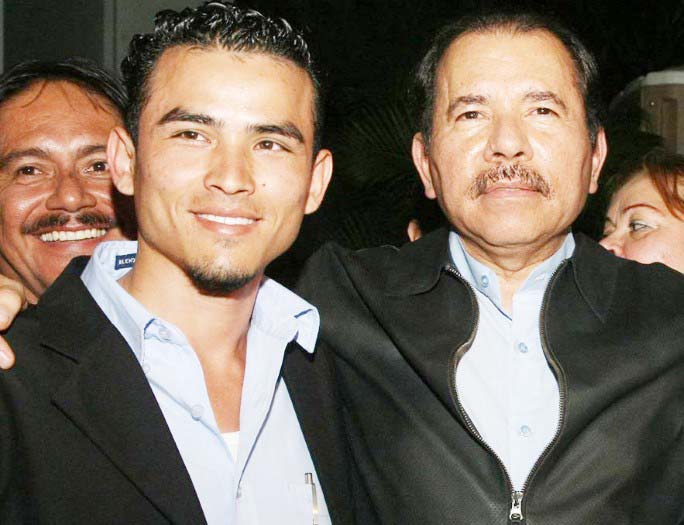 El orteguista y presidente de UNEN, Luis Andino junto al dictador Daniel Ortega.