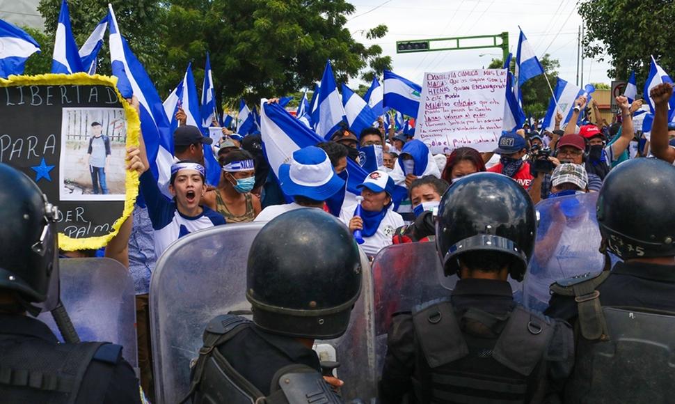 Manifestaciones azul y blanco reprimidas por la Policía orteguista. Foto: END