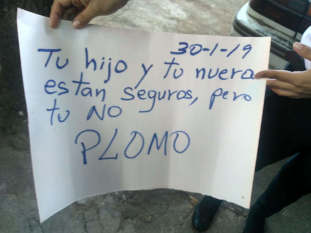 Mensaje de paramilitares contra familiares de periodistas exiliados. Foto: Cortesía.