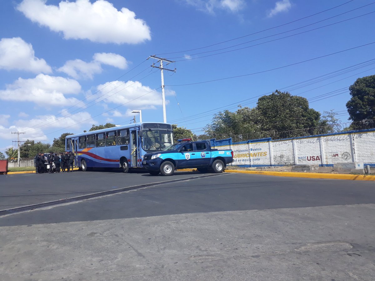 En sectores como Metrocentro, la carretera a Masaya, el Edén, el Dorado permanecen antimotines. Foto: La Prensa.