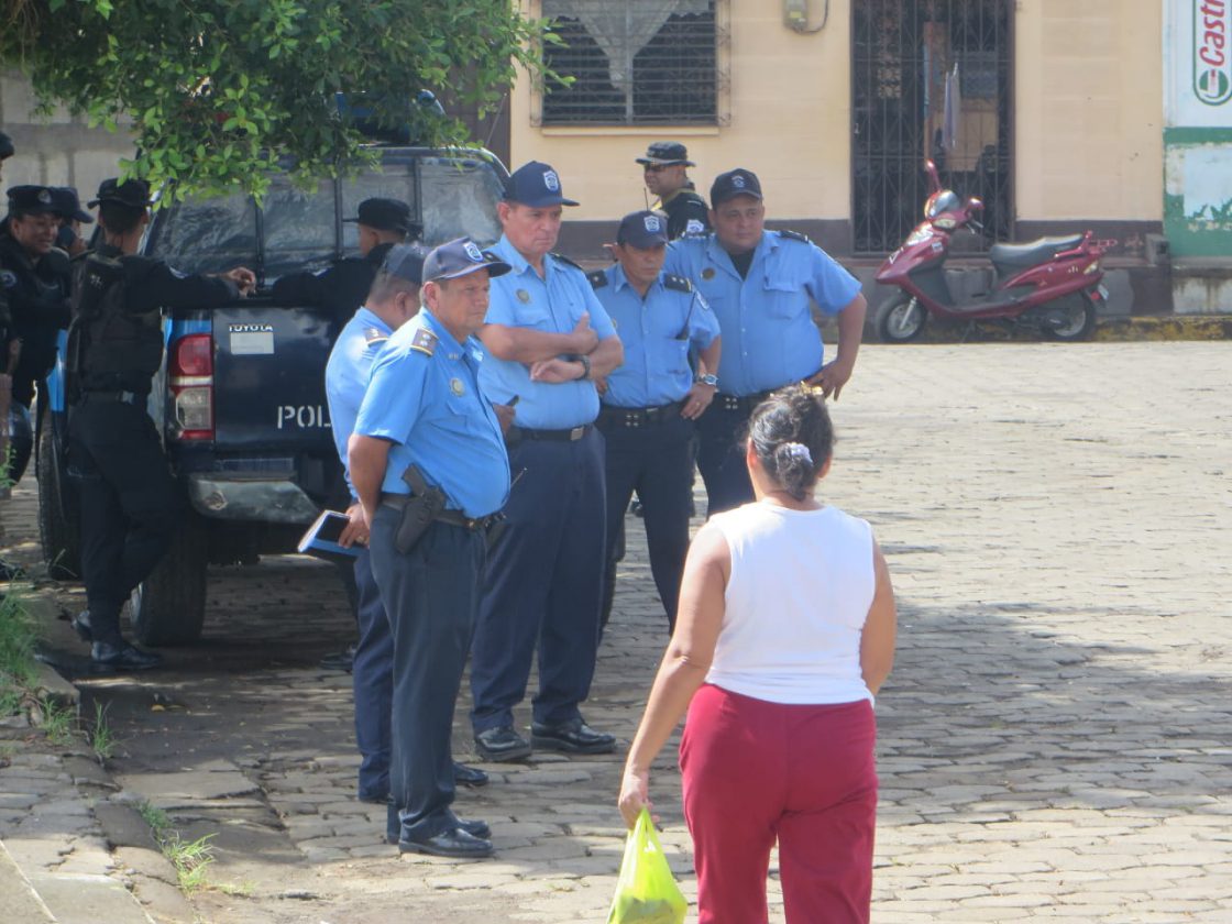 En Masaya La Policía Mantiene Asedio A Las Tres Iglesias Que Sirven De Centros De Acopio De 7971