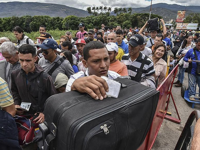 Vicepresidenta de Costa Rica asegura que los nicaragüenses son "una carga pesada"