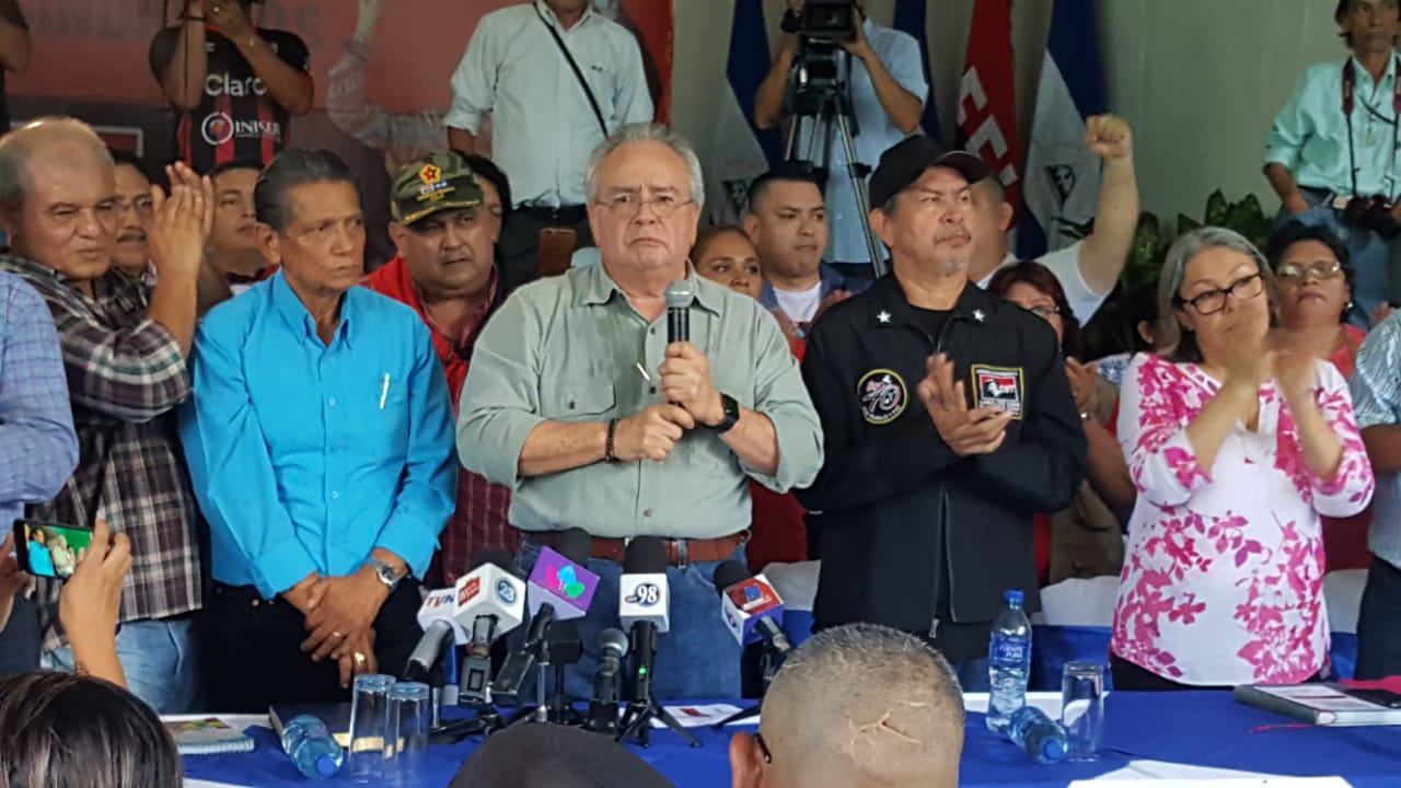 Roberto Gonzáles arremate contra empresarios y pide cárcel para los que no paguen impuestos