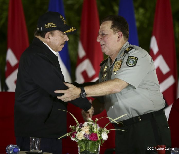 Daniel Ortega premia complicidad del jefe del Ejército, Julio César Avilés