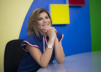 Turbero orteguista amenaza «con meterle una estaca» a la presentadora Aminta Ramírez de Canal 10. Foto: Cortesía