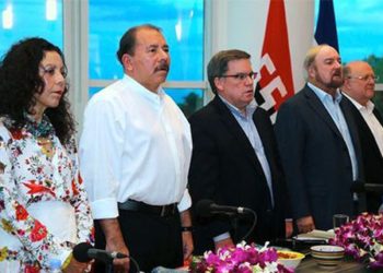 Rosario Murillo y Daniel Ortega junto a sus exaliados de la empresa privada de Nicaragua. Foto: Cortesía/La Prensa