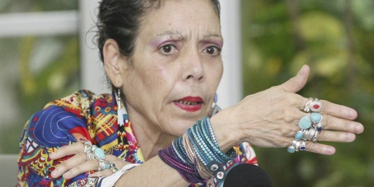 Rosario arremete contra gobierno de Violeta Barrios Chamorro y llama mediocre, miserable y vulgar a la oposición