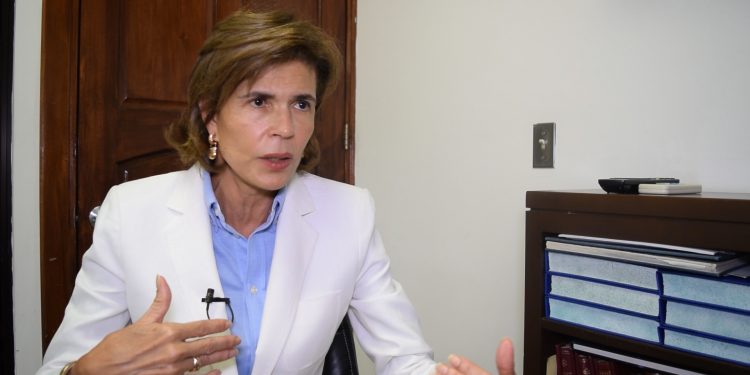 Cristiana Chamorro sostiene que salida del régimen requiere «conversar» con Ortega.