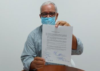 Luis Fley firma acuerdo de unidad de opositores para enfrentar a Daniel Ortega. Foto: Artículo 66 / Cortesía