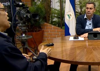 Néstor Avendaño da cátedra de economía a oficialista y le «empalma» que sin solución política no hay reactivación