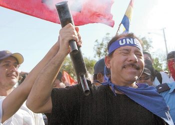 Daniel Ortega prepara a sus bases por si le toca «volver a incendiar el país como en los años 90». Foto: La Prensa.