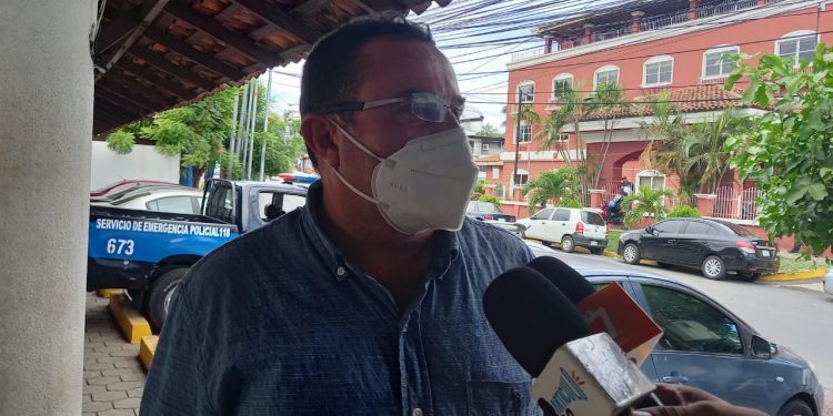 El periodista Eduardo Montenegro compareció ante la fiscalía por el caso de la Fundación Violeta Barrios de Chamorro. Foto: Noel Miranda // Artículo 66