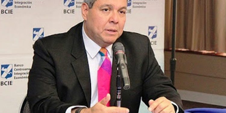 Presidente del BCIE visita Nicaragua para suscribir más proyectos con el régimen