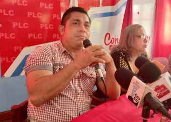 Walter Espinoza declina aspiraciones presidenciales para apoyar al diputado liberal Miguel Rosales. Foto: Artículo 66 / Noel Miranda