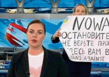 Putin ordena arresto domiciliar a periodista por pedir en televisión "fin a la guerra"