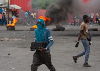 Violencia y vandalismo "se toman las calles" en Haití por alza de combustible