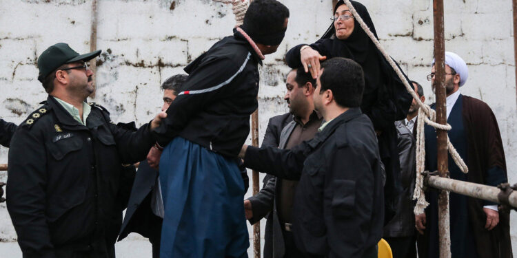 Protestas en Irán por ejecución de un joven manifestante detenido