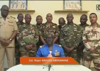 Ejército de Niger respalda el golpe de Estado y mantienen detenido al presidente