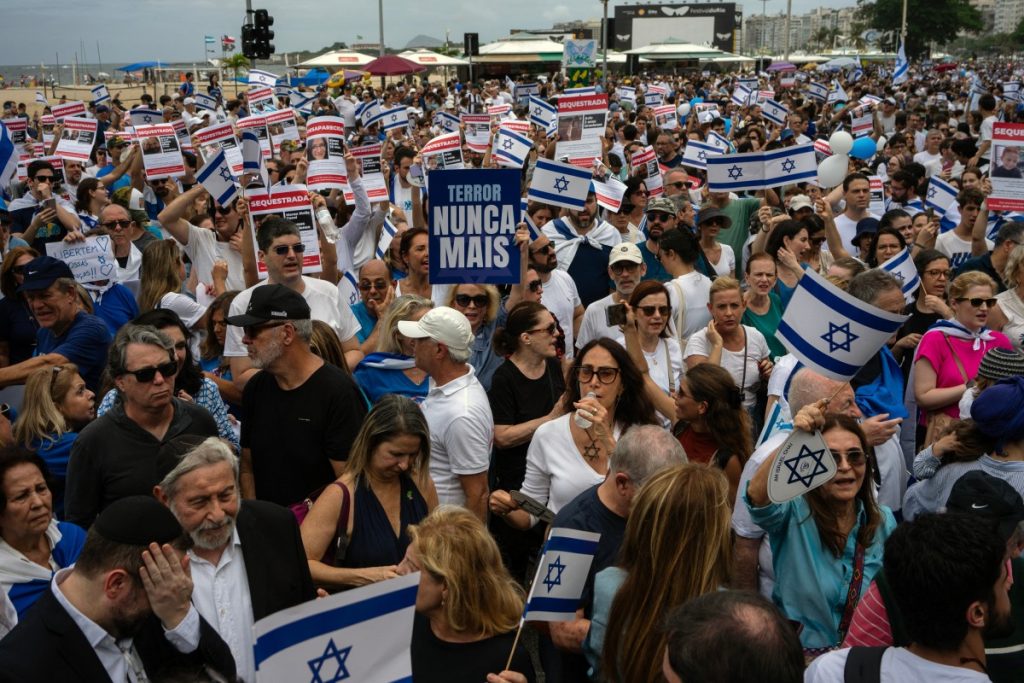 RIO DE JANEIRO, RJ - 15.10.2023: FIERJ ORGANIZADA CAMHADA EM PROL DE ISRAEL  - The Walk against