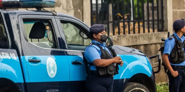 «Casa por cárcel», la infame e ilegal medida que la dictadura impone a miles de nicaragüenses.