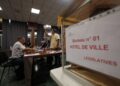 Franceses votan en inciertas elecciones legislativas anticipadas. Foto: AFP