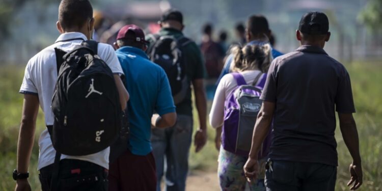 Masiva migración de nicaragüenses traerá «pérdida de talento humano, separación de familias y más desempleo», indican analistas. Foto: República 18.