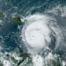 Esta imagen satelital obtenida de la Administración Nacional Oceánica y Atmosférica muestra el huracán Beryl el 2 de julio de 2024, a las 12:20 GMT, al este de Jamaica. -
