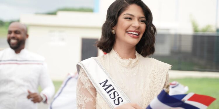 Dominicanos reciben con alegría, folclor y alfombra roja a Sheynnis Palacios Cornejo, Miss Universo 2023. Foto: Noticias Telemicro.