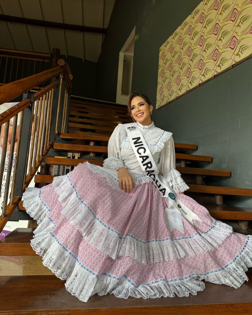 Karla González, representative of Nicaragua, wins the title of "Best Face" in the International Coffee Queen 2025